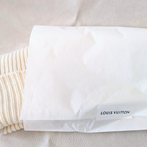 Louis Vuitton Headline Beanie with Gift Bag - Picture 5 of 6